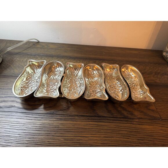 Vintage aluminum fish mold pan; chocolate, jello, cake - Picture 3 of 4